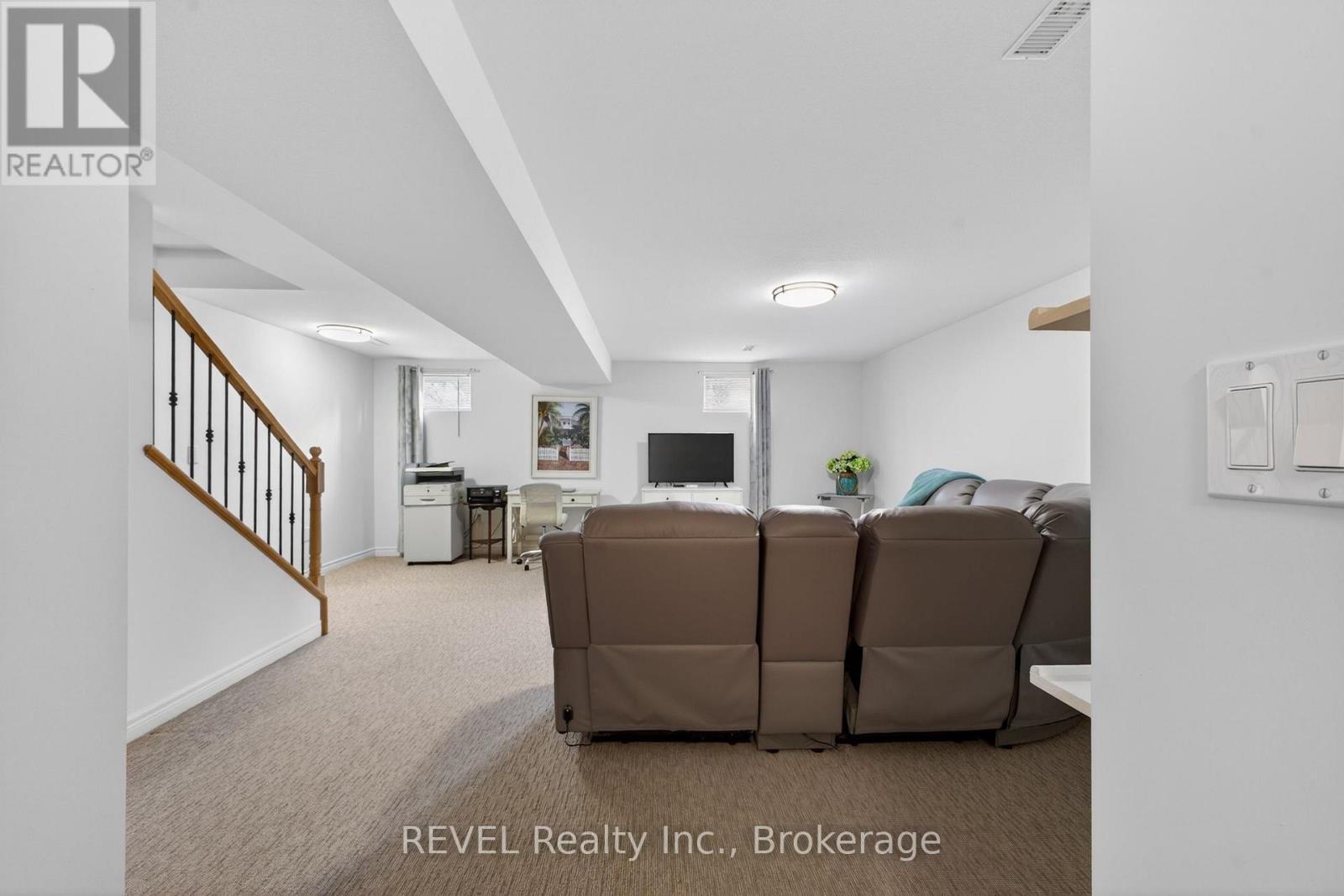 30 DRUMMOND CRESCENT - 27