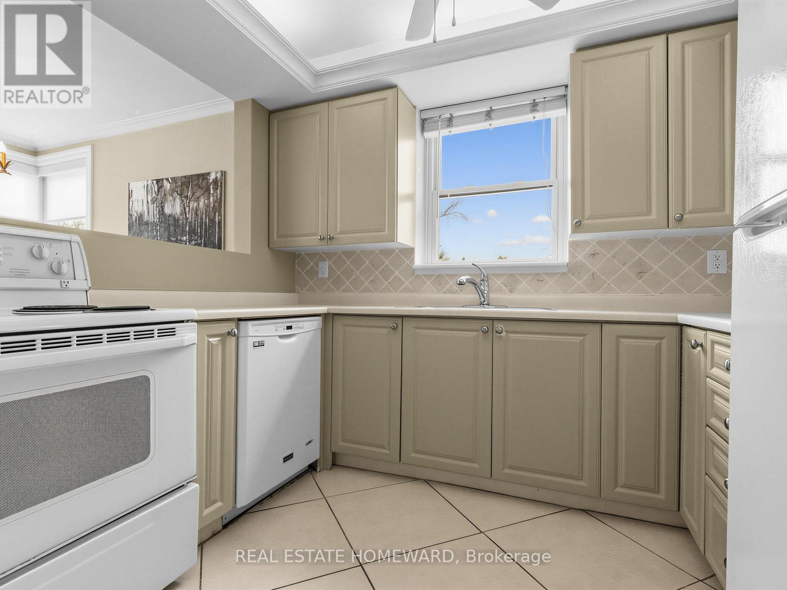 #309 30 ELM AVENUE - 12