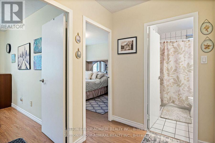 #406 825 KENNEDY ROAD N - 17