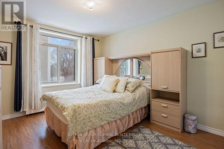 #406 825 KENNEDY ROAD N - 18