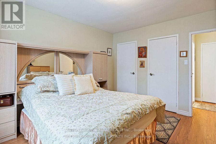 #406 825 KENNEDY ROAD N - 19