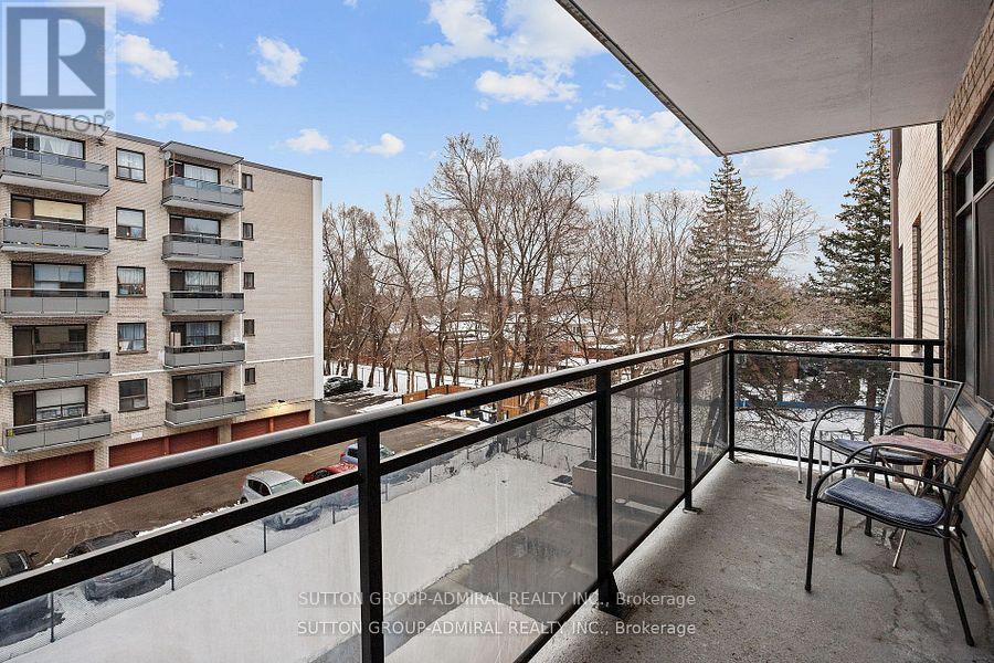 #406 825 KENNEDY ROAD N - 23