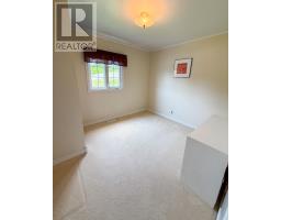 8 Park Drive thumbnail 18
