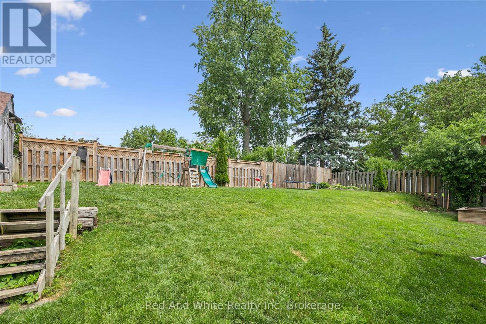 24 BYTON LANE - 32