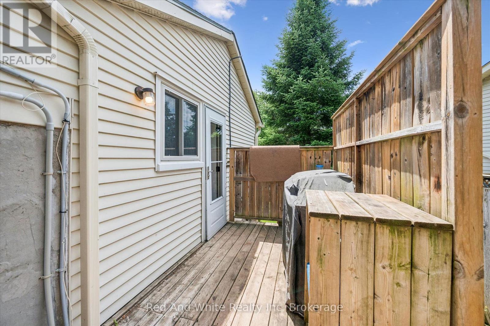 24 BYTON LANE - 27