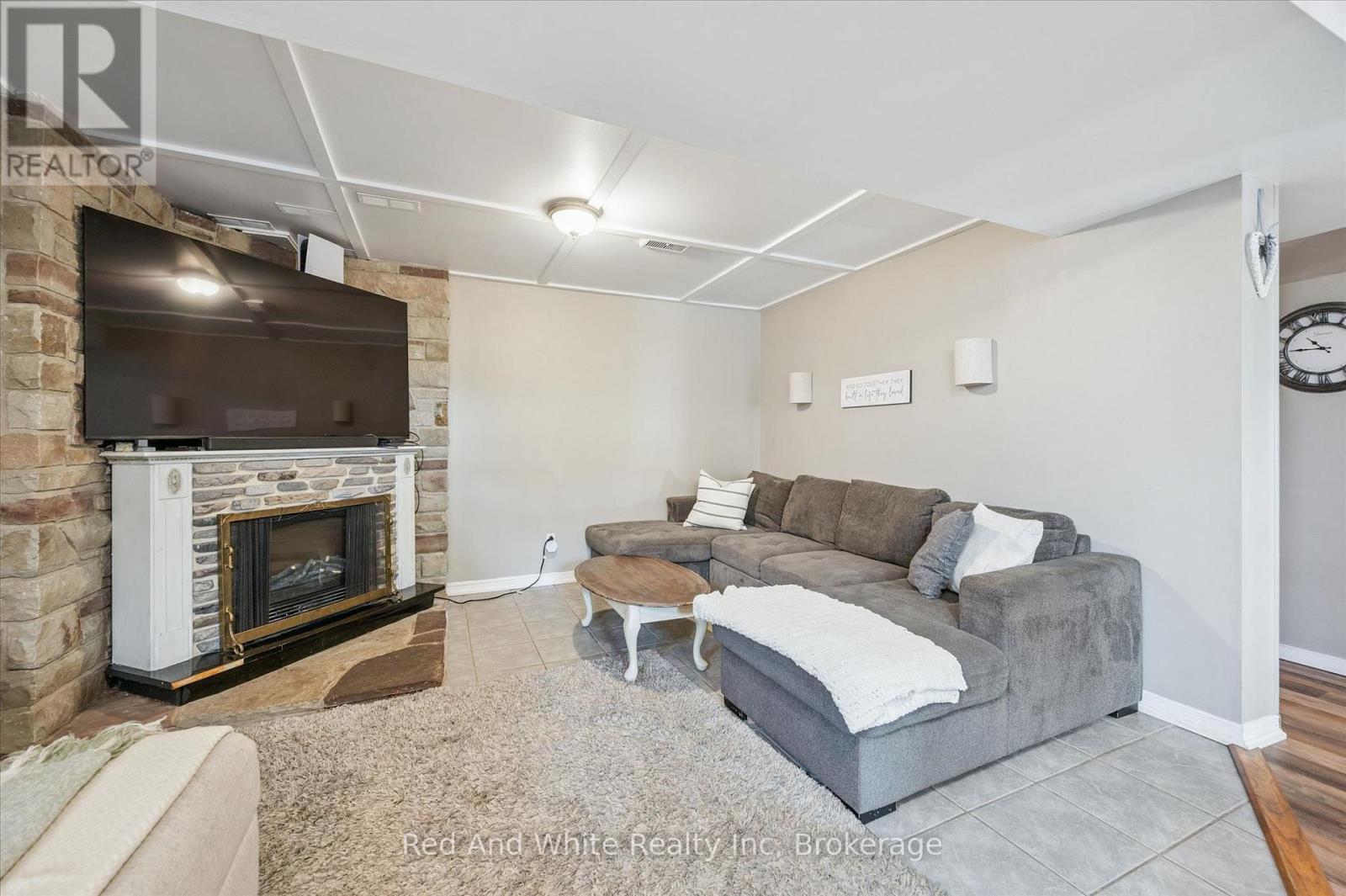 24 BYTON LANE - 15