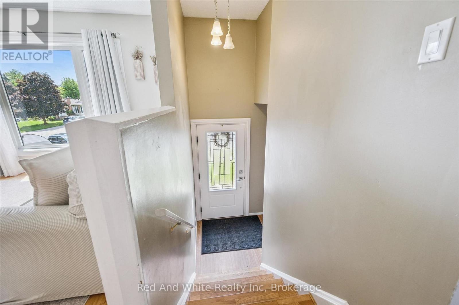 24 BYTON LANE - 4
