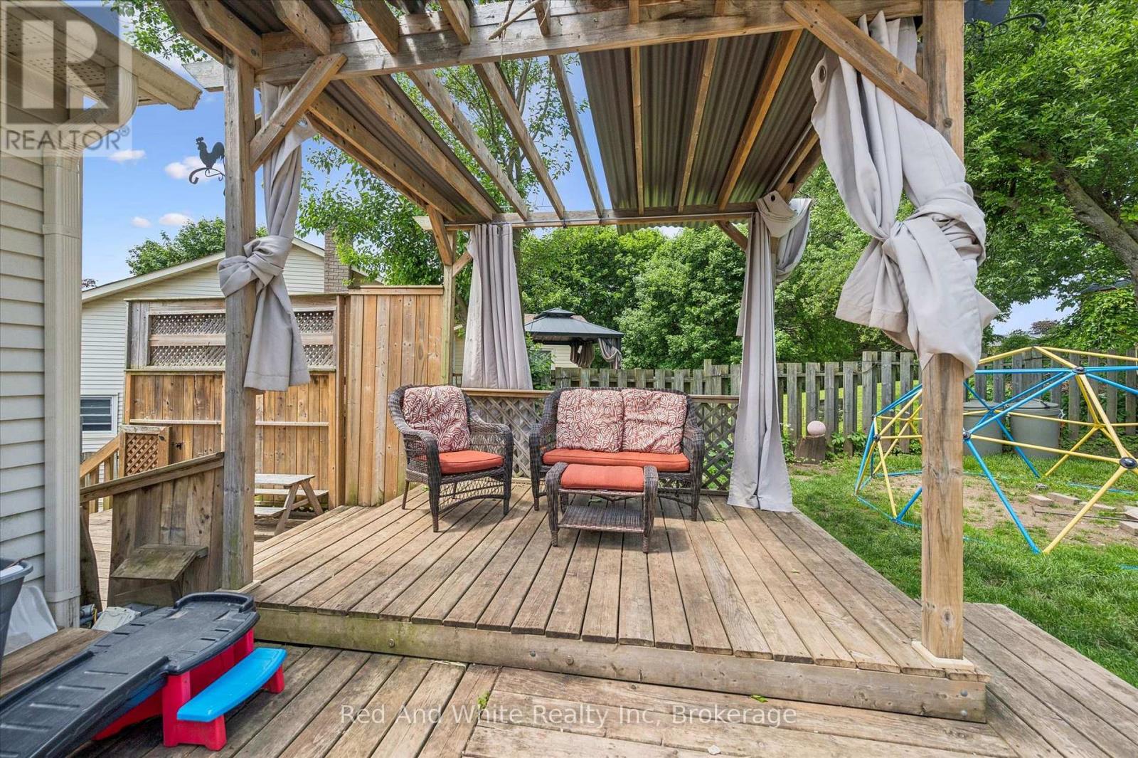 24 BYTON LANE - 31
