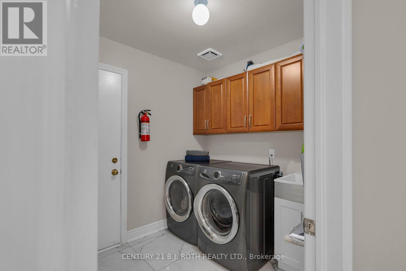 16 LONGMAN DRIVE - 14