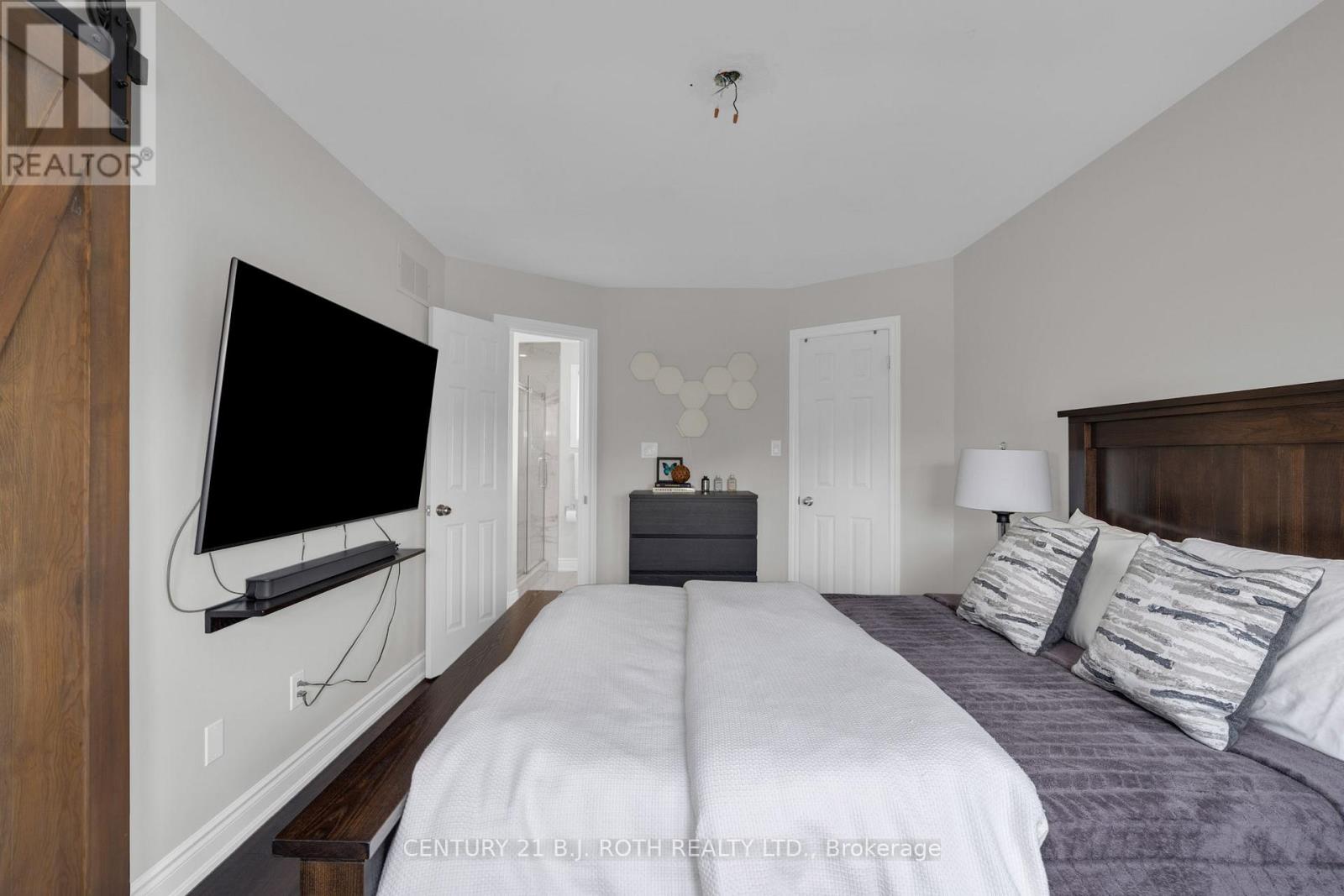 16 LONGMAN DRIVE - 17