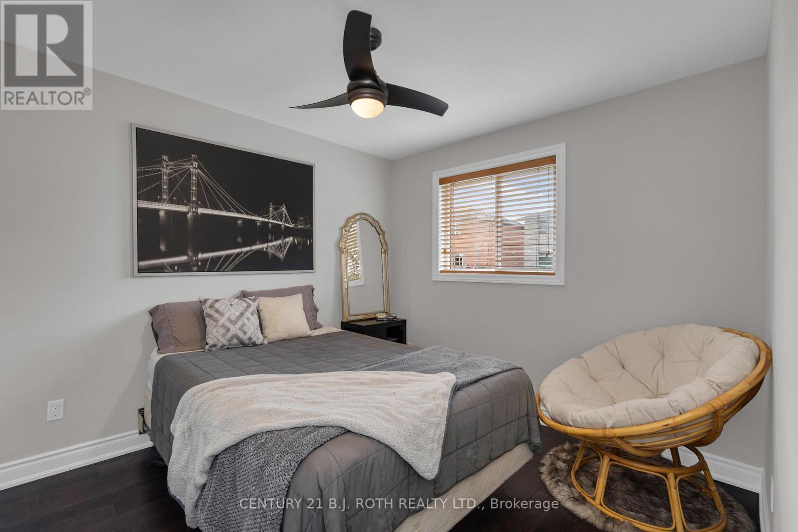 16 LONGMAN DRIVE - 19