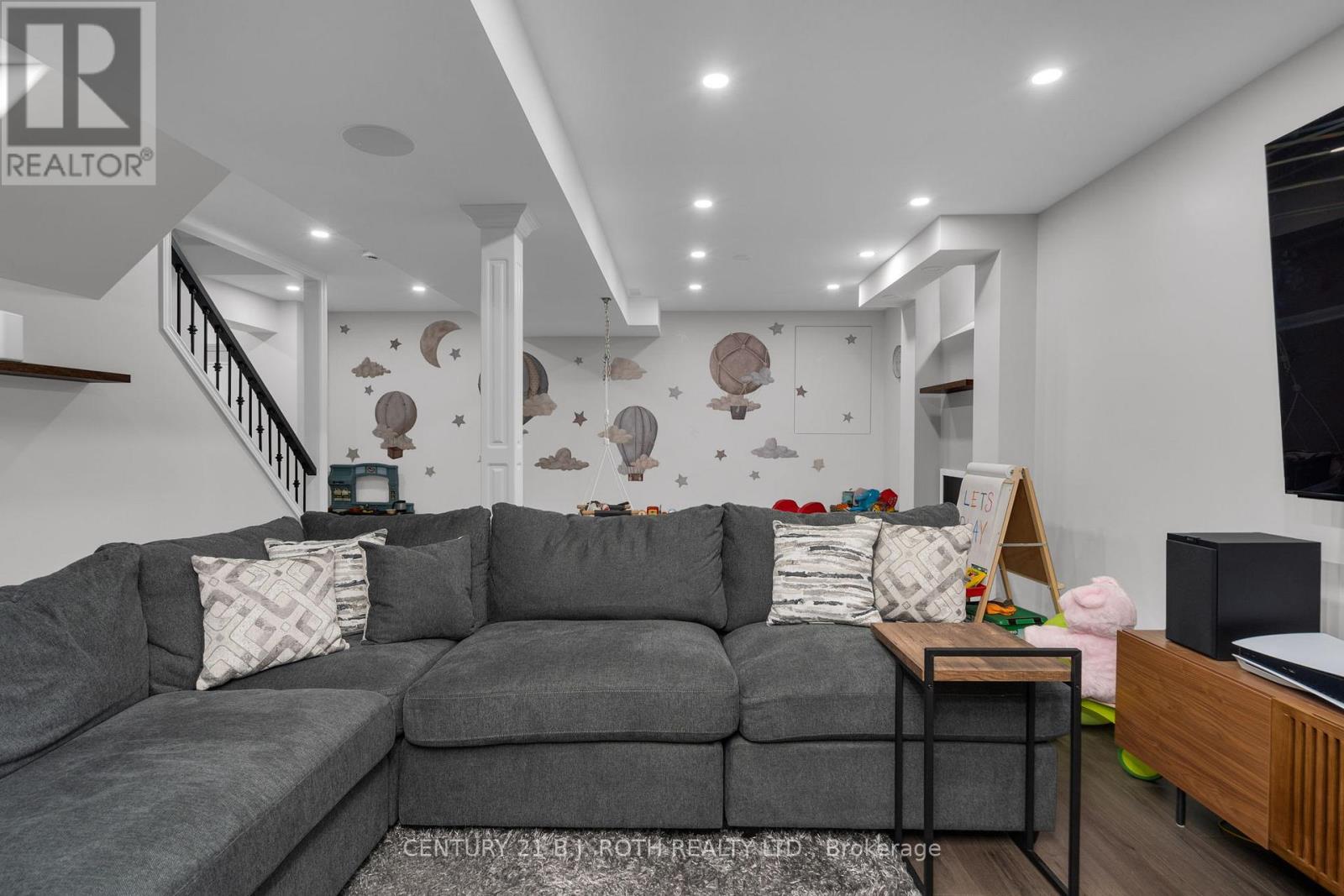 16 LONGMAN DRIVE - 27