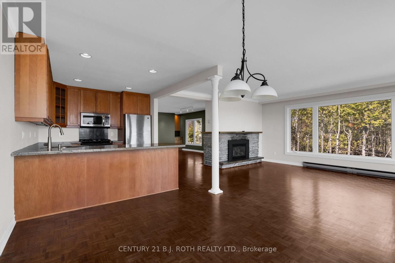 49 LAKESHORE ROAD E - 11