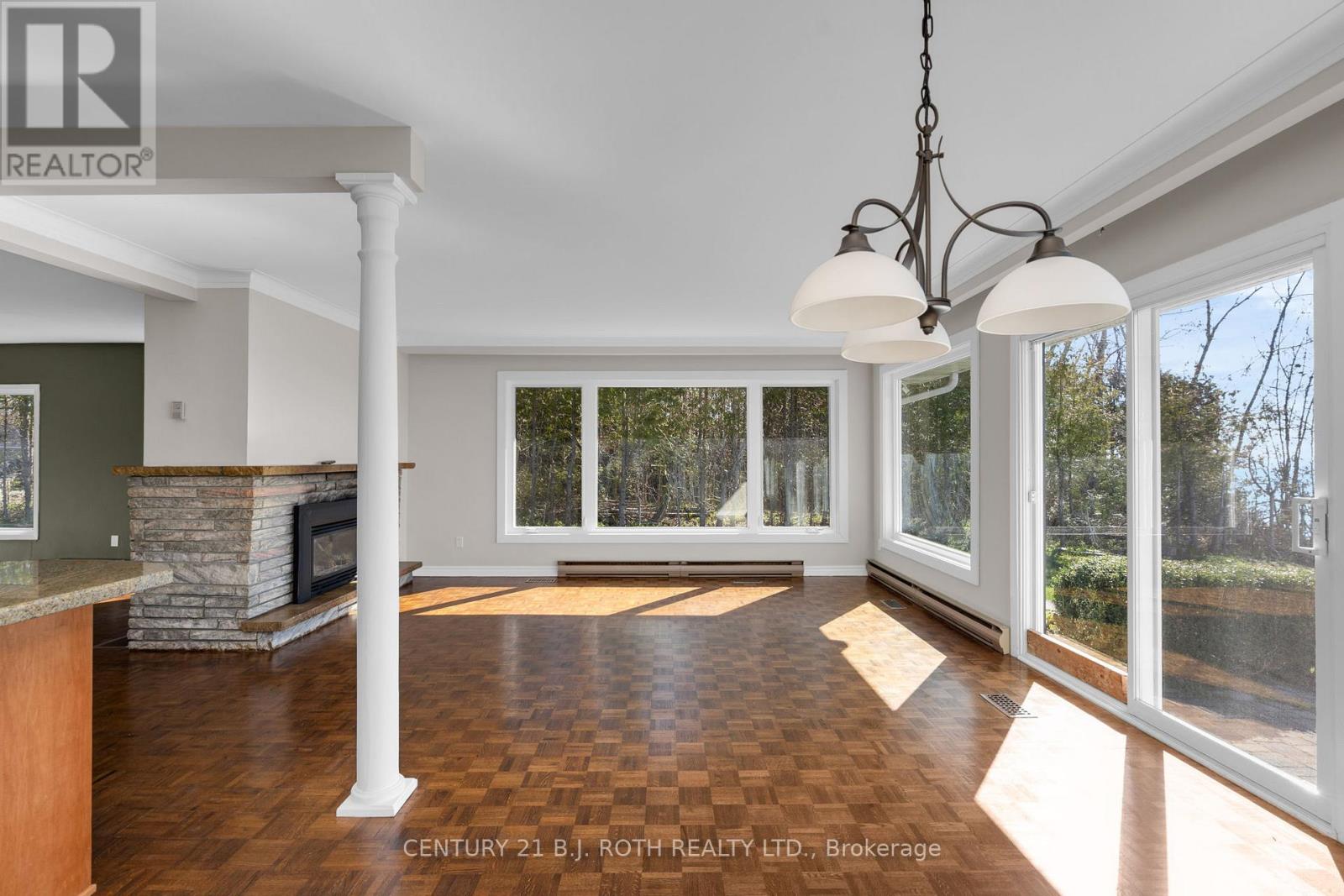 49 LAKESHORE ROAD E - 14