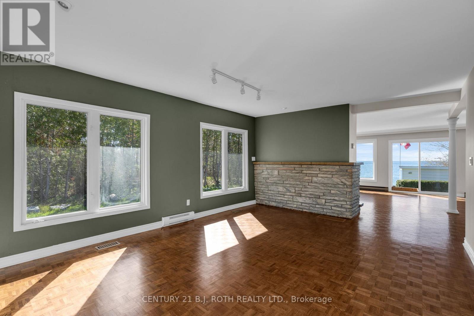 49 LAKESHORE ROAD E - 15