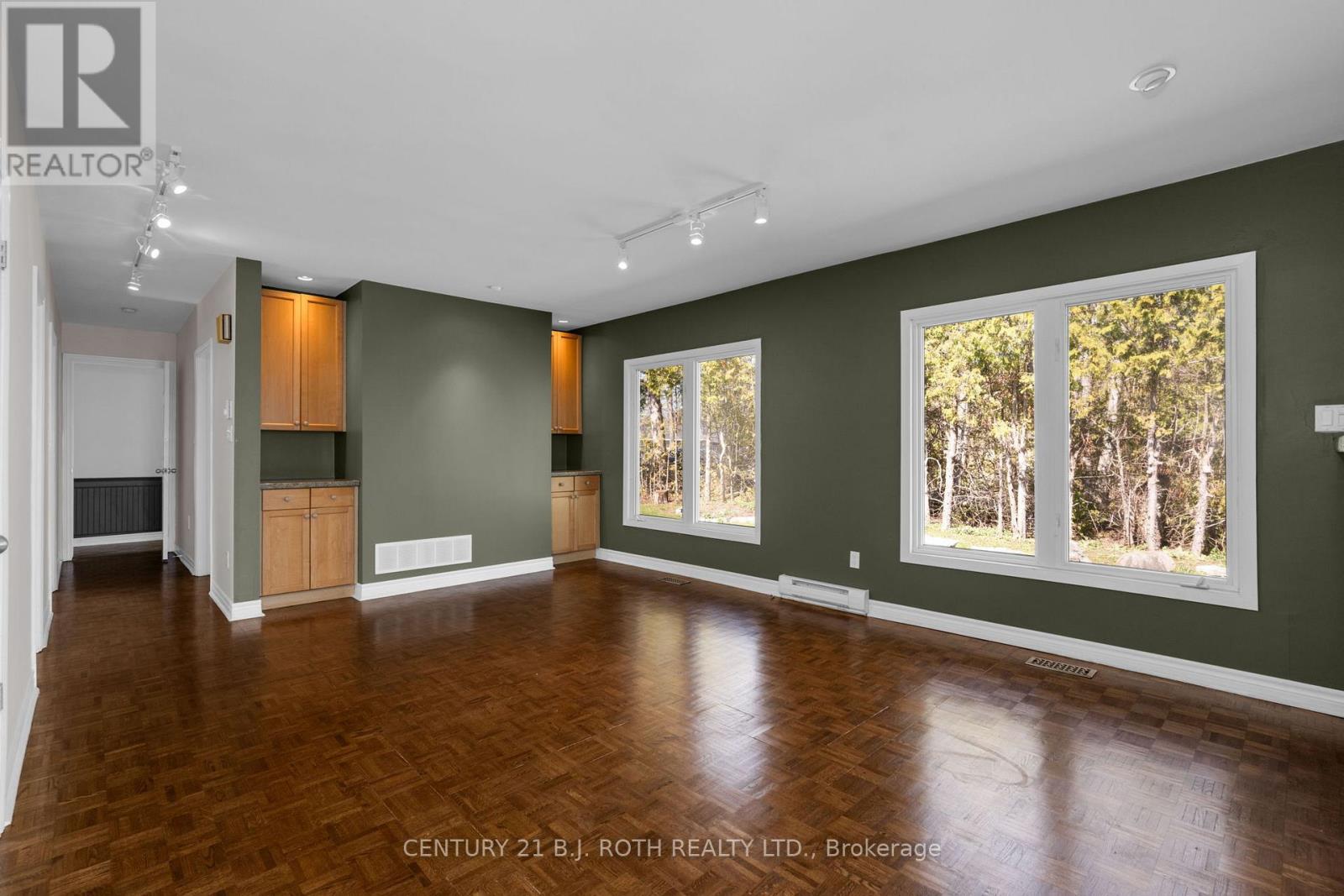 49 LAKESHORE ROAD E - 16