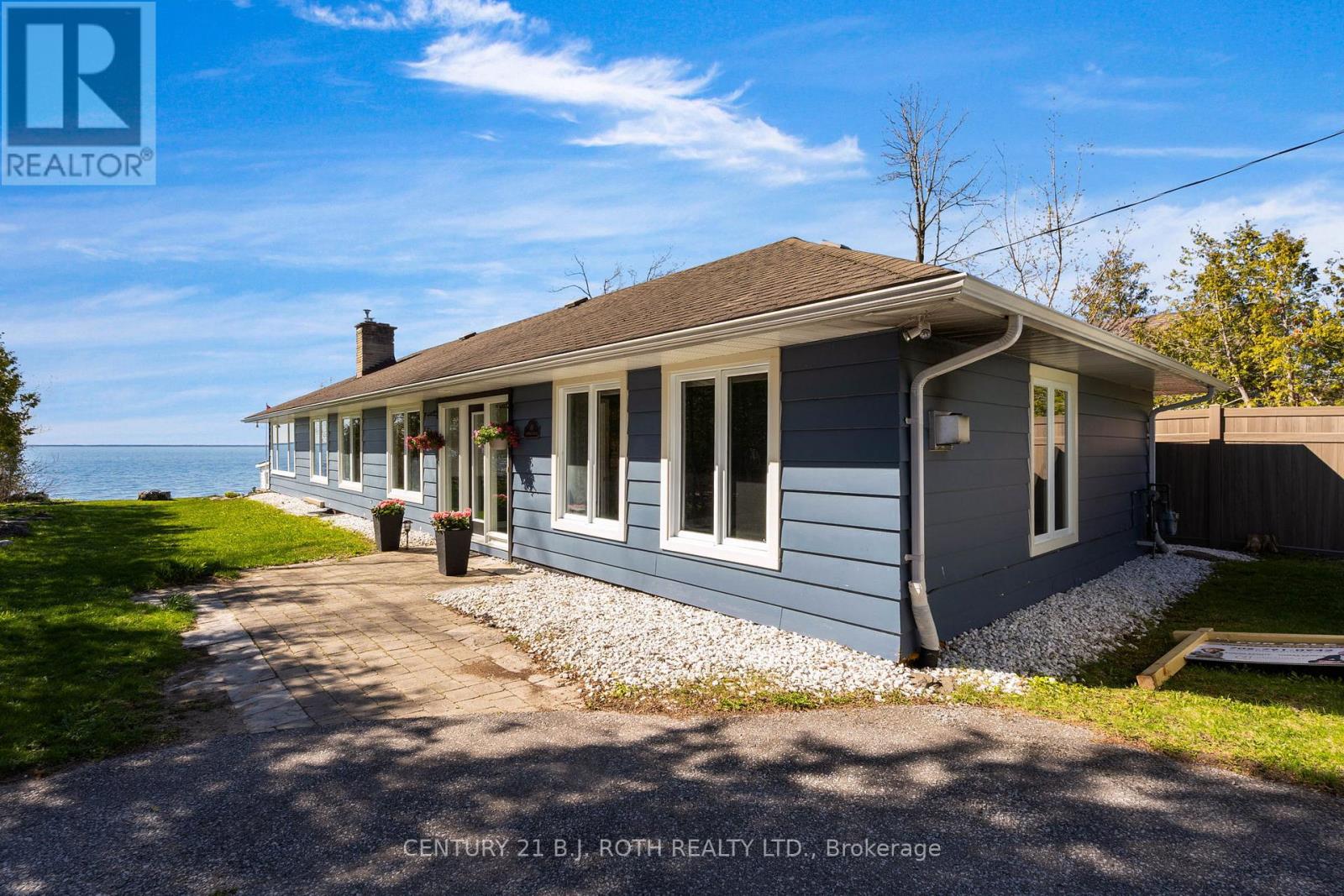 49 LAKESHORE ROAD E - 2