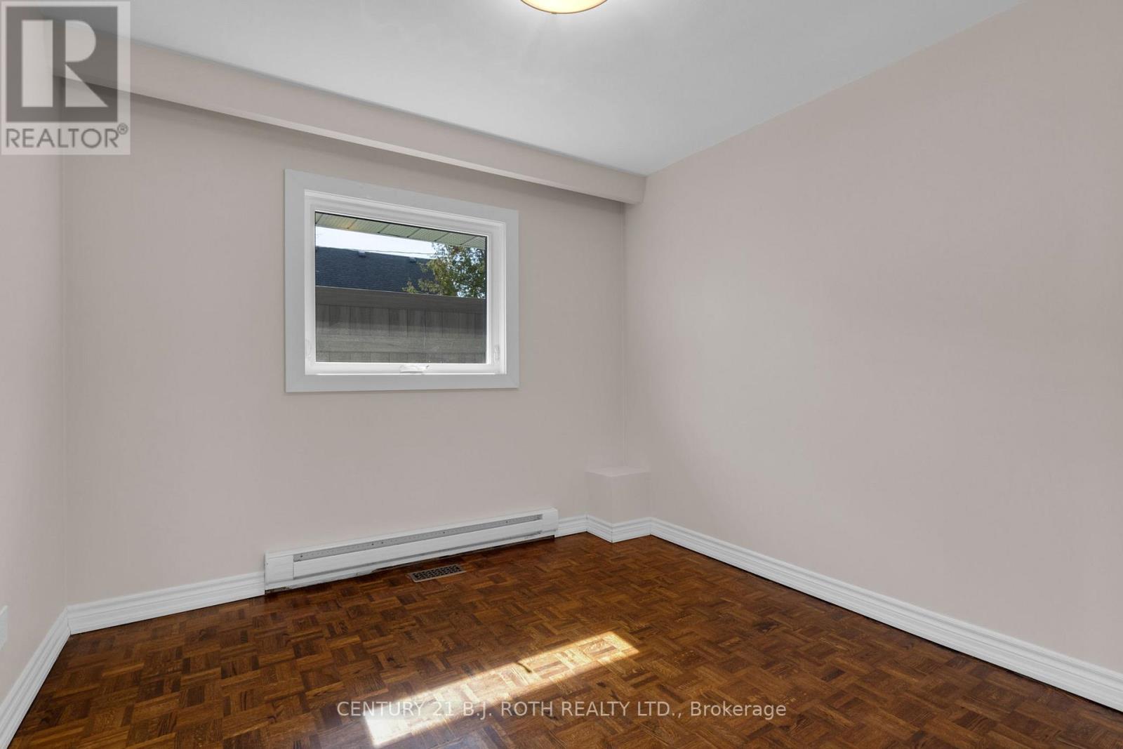 49 LAKESHORE ROAD E - 21
