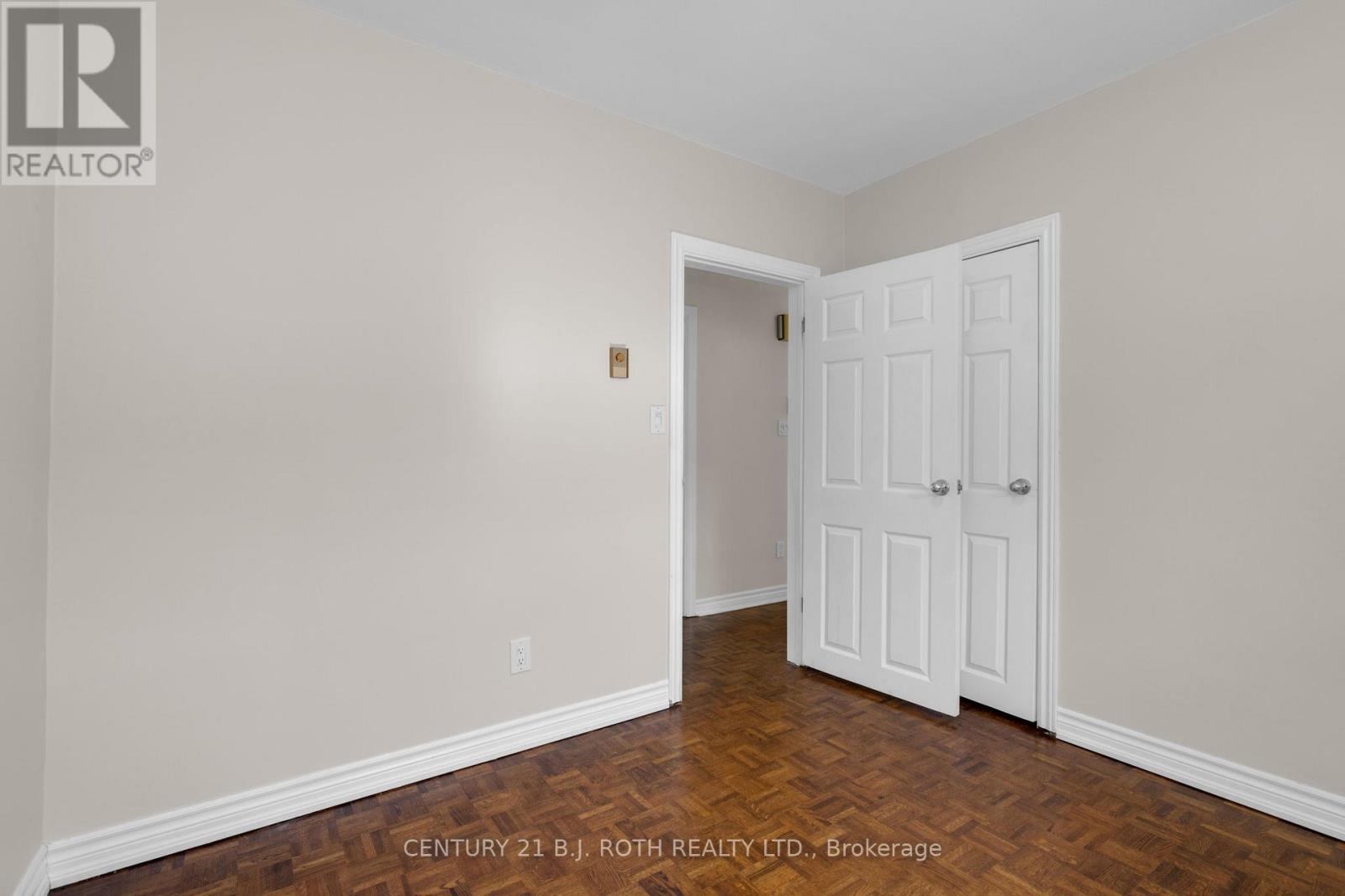49 LAKESHORE ROAD E - 22
