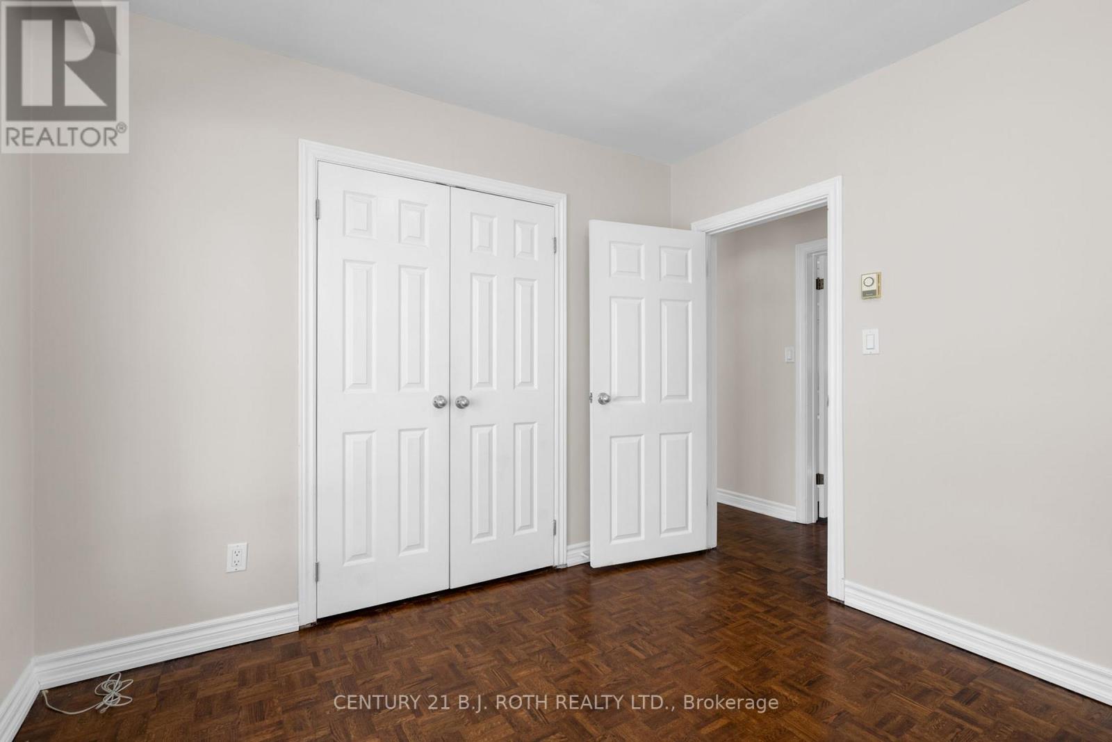 49 LAKESHORE ROAD E - 24