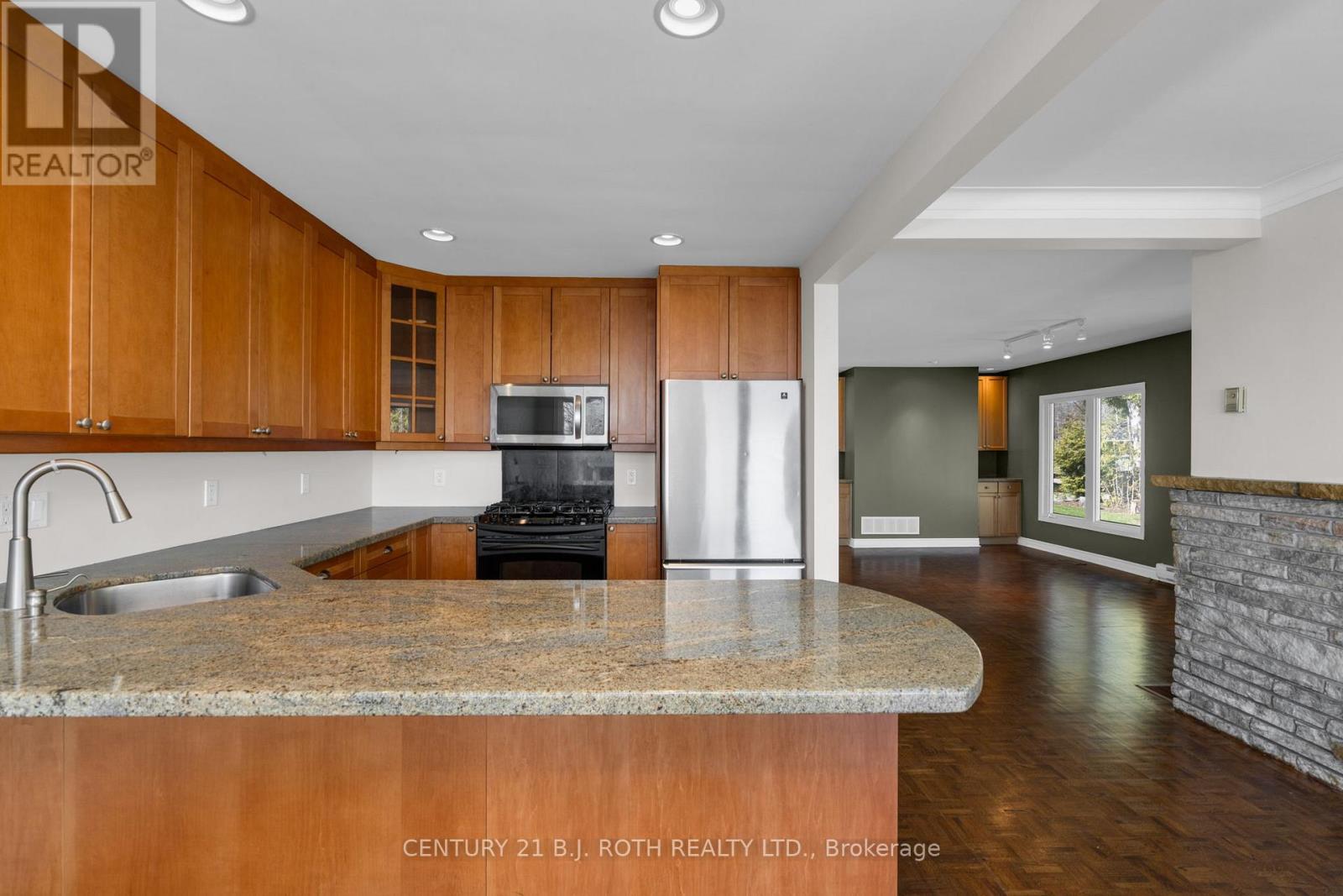 49 LAKESHORE ROAD E - 7