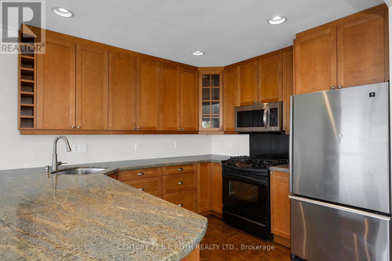 49 LAKESHORE ROAD E - 8