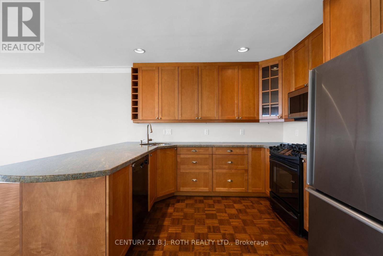 49 LAKESHORE ROAD E - 9