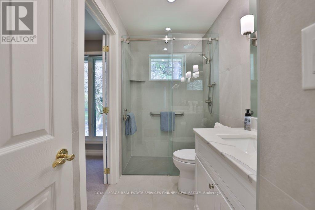 1066 STOCKWELL AVENUE - 20