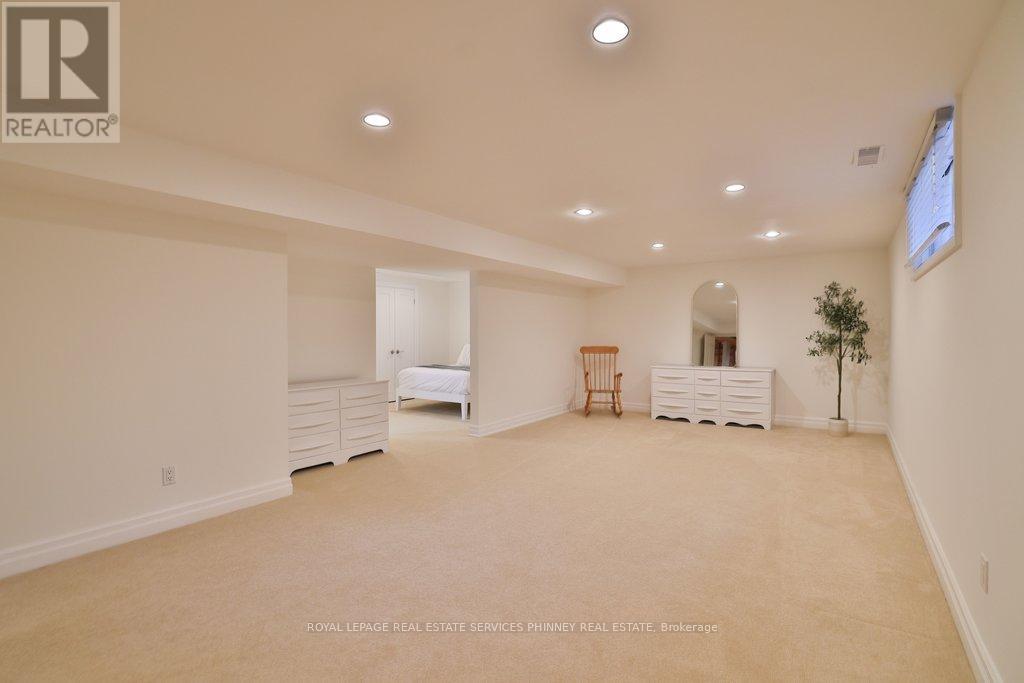 1066 STOCKWELL AVENUE - 26
