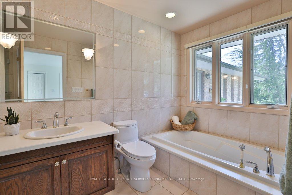 1066 STOCKWELL AVENUE - 17