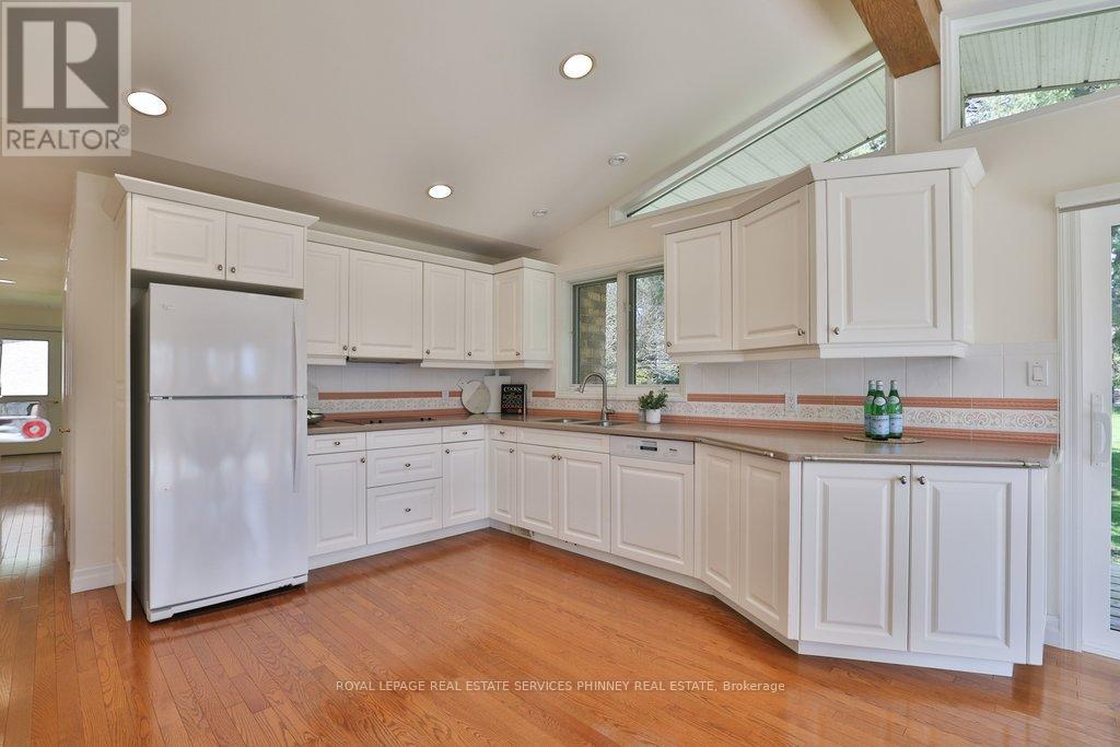 1066 STOCKWELL AVENUE - 13