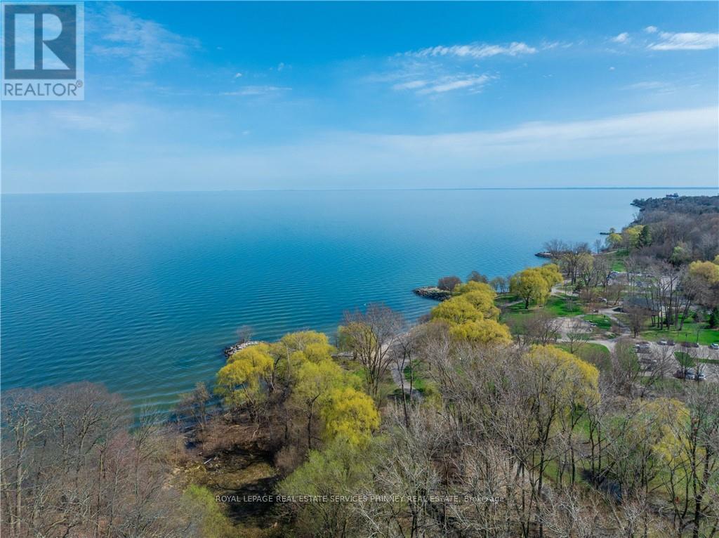 1066 STOCKWELL AVENUE - 36