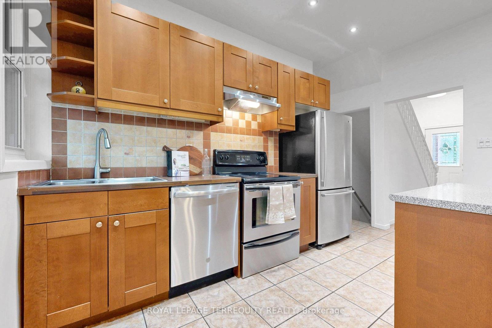 372 ST JOHNS ROAD - 13