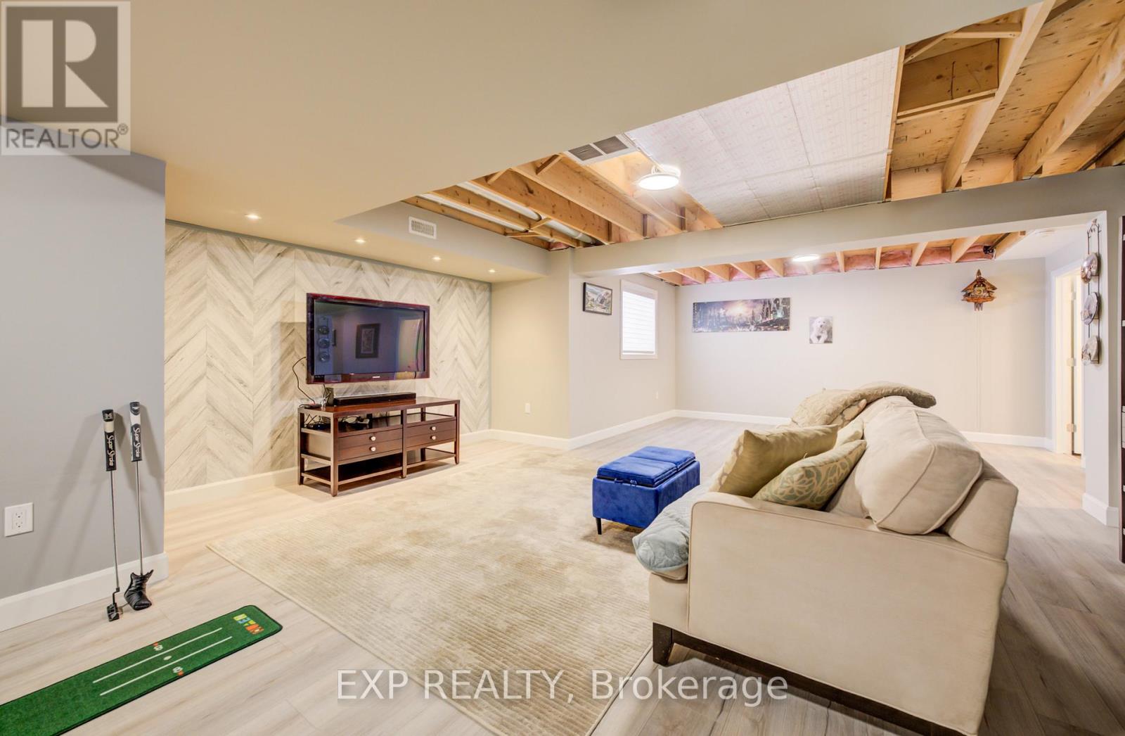 130 BRIDGE CRESCENT - 25
