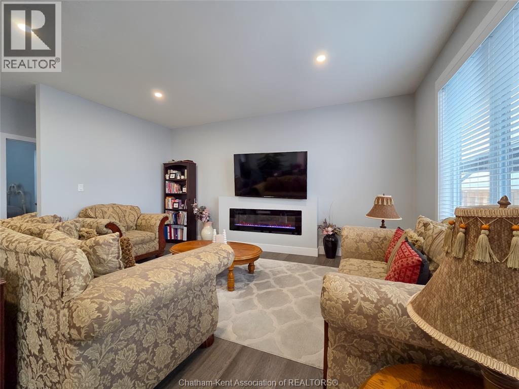 58 SLEEPY MEADOW DRIVE - 16
