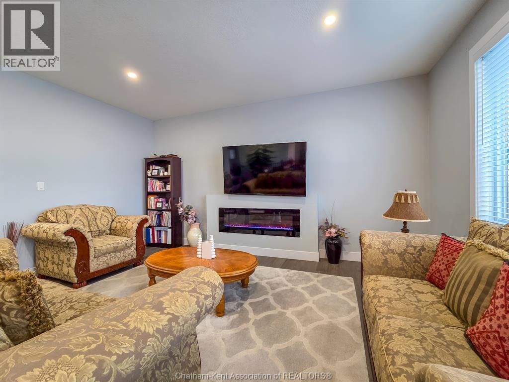58 SLEEPY MEADOW DRIVE - 18