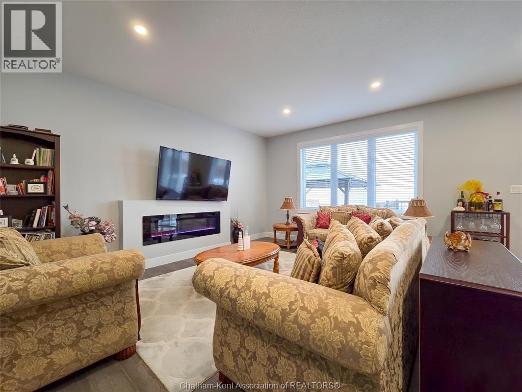 58 SLEEPY MEADOW DRIVE - 19