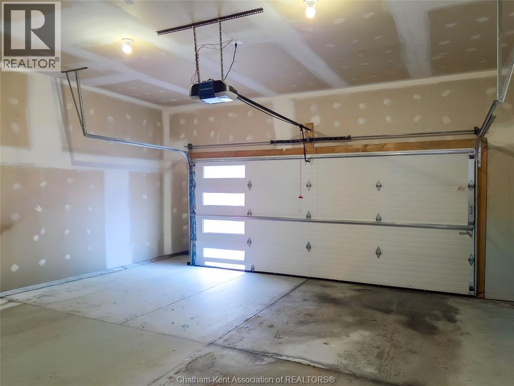 58 SLEEPY MEADOW DRIVE - 38
