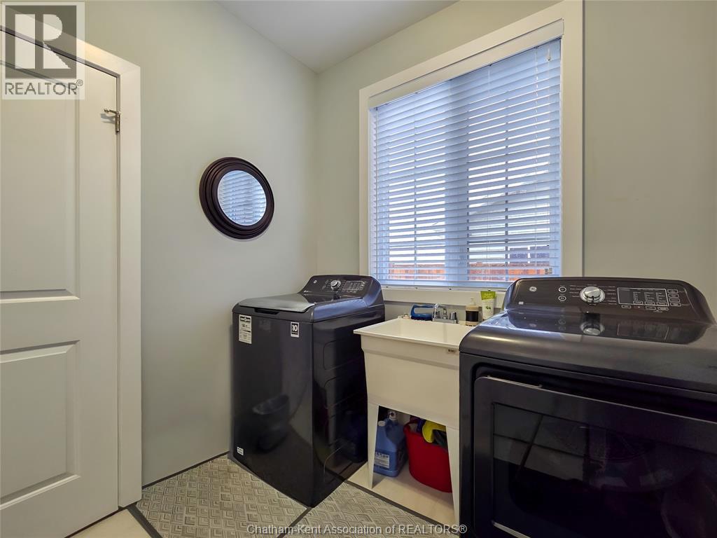 58 SLEEPY MEADOW DRIVE - 39