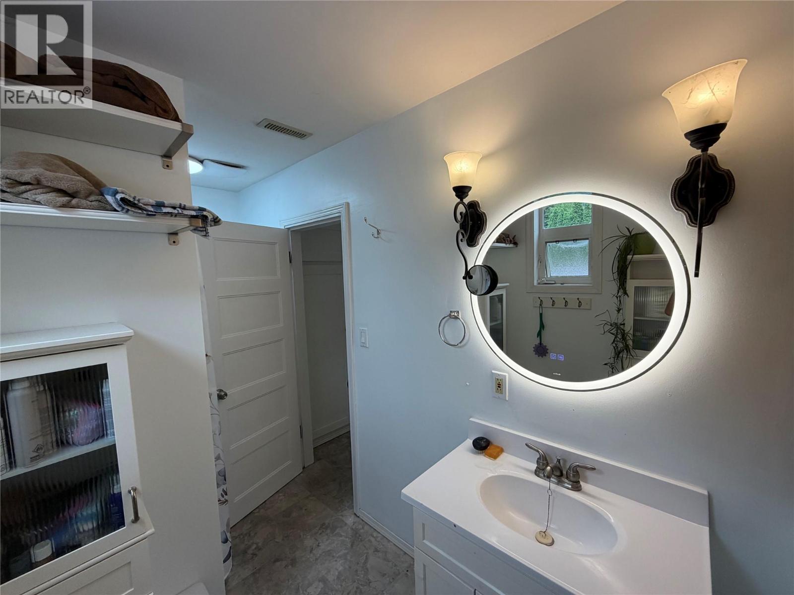 1607 PINEGROVE Street, Lillooet