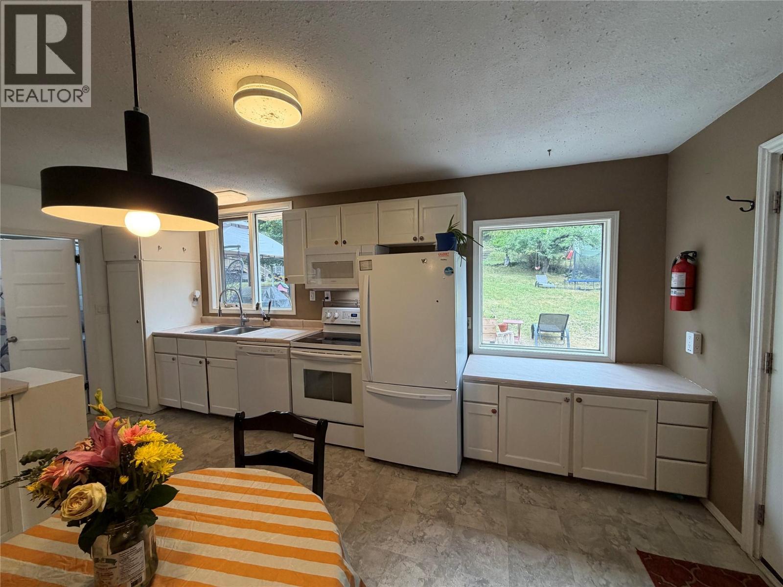 1607 PINEGROVE Street, Lillooet