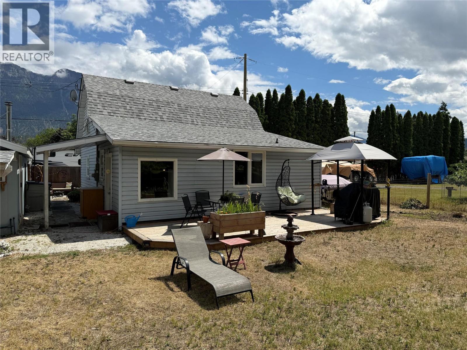 1607 PINEGROVE Street, Lillooet
