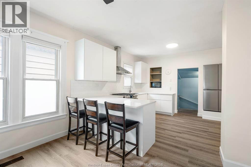 942 Lincoln ROAD - 11