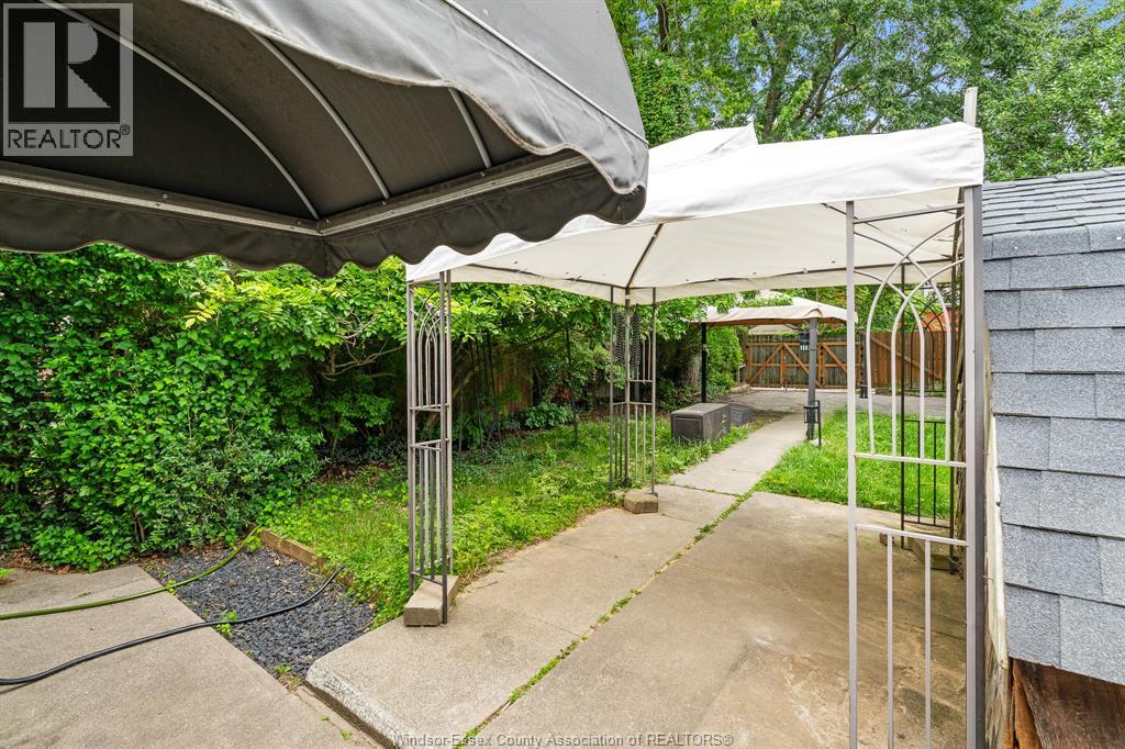 942 Lincoln ROAD - 32