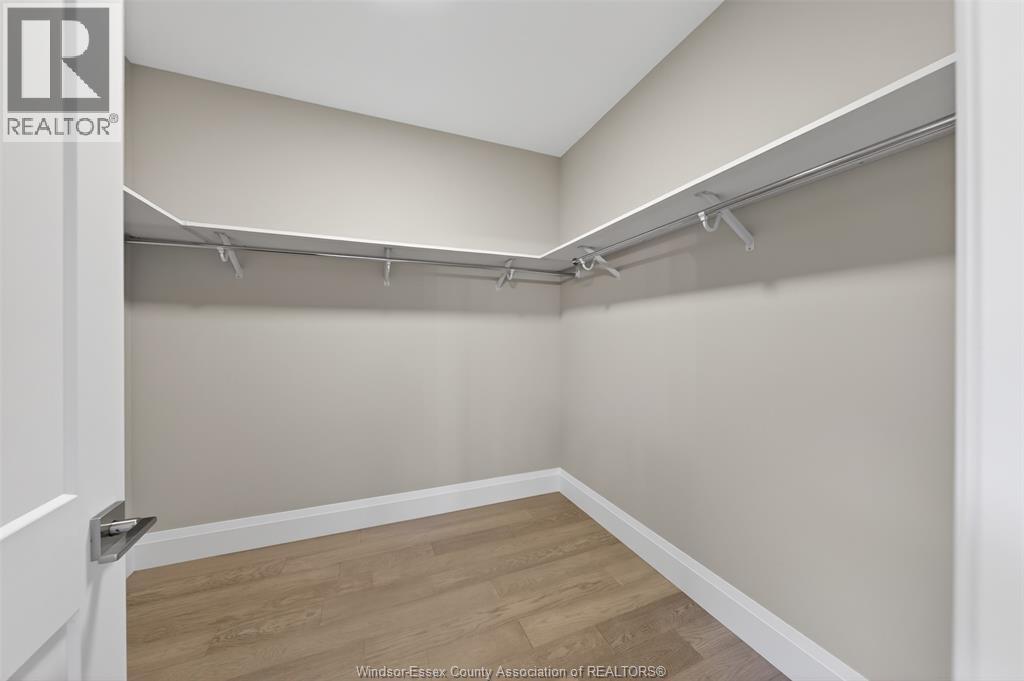 61 HILTON COURT - 24