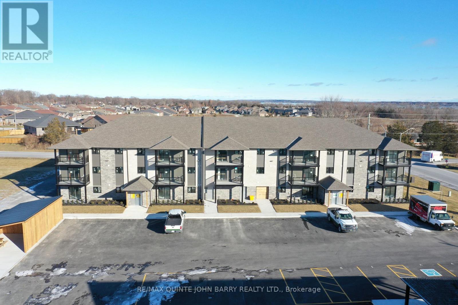 205-10 HILLSIDE MEADOW DRIVE - 15