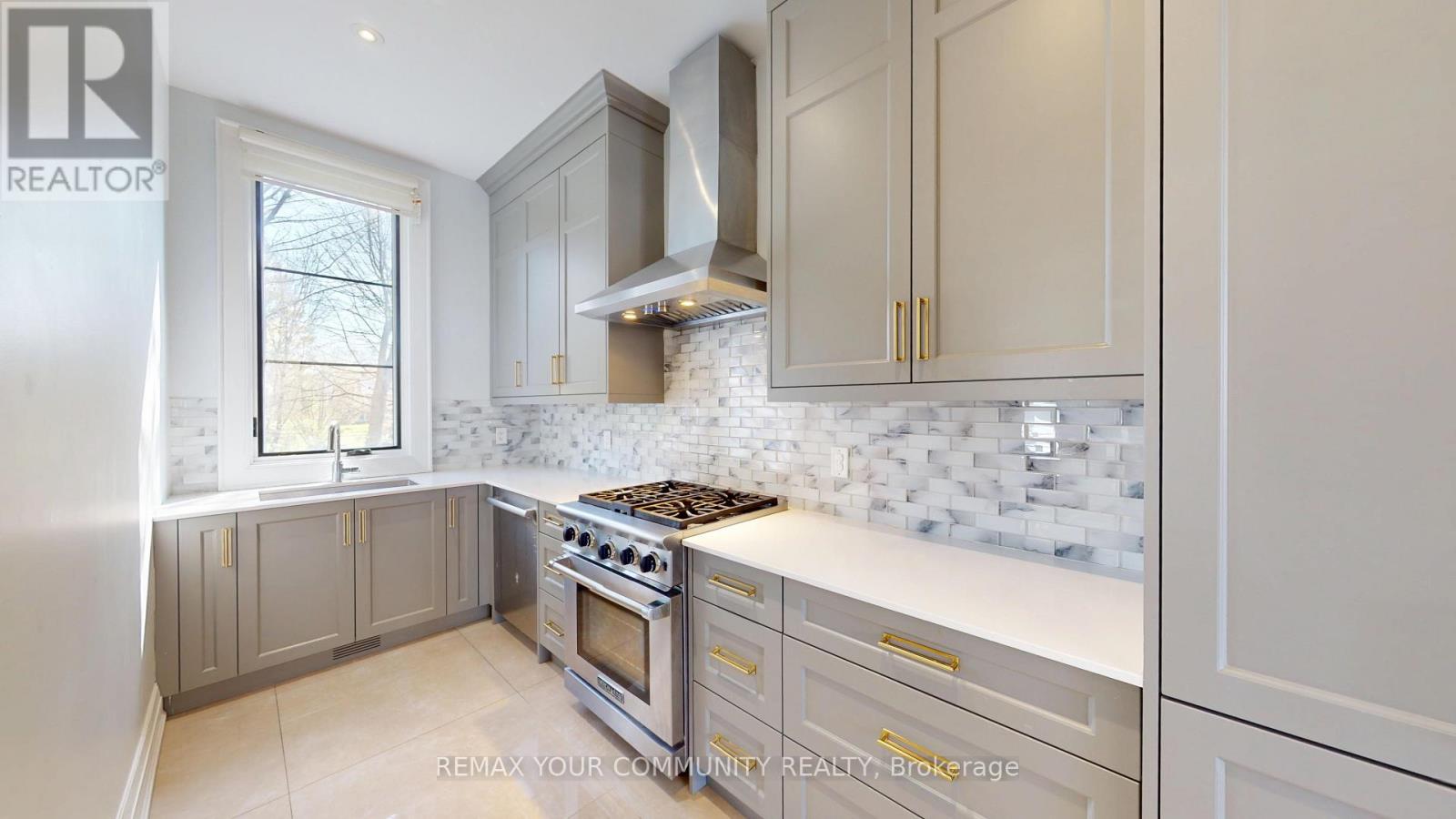 19 BLYTH STREET - 18
