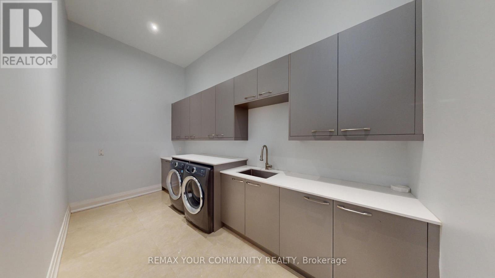 19 BLYTH STREET - 37