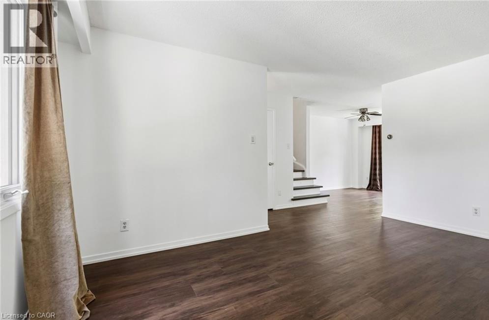 32 LANSING Square - 13