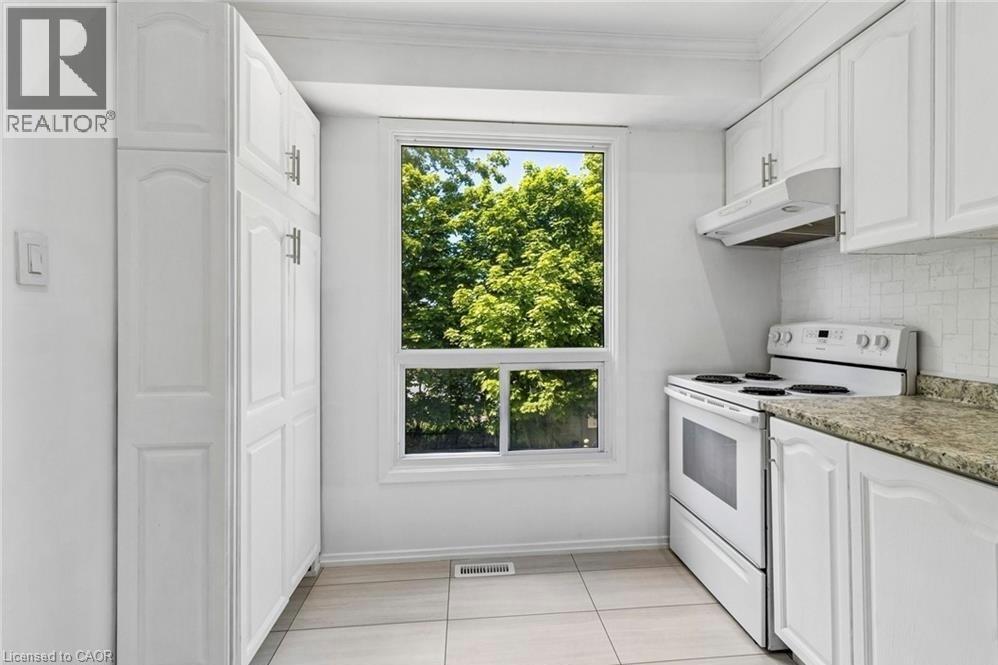 32 LANSING Square - 18